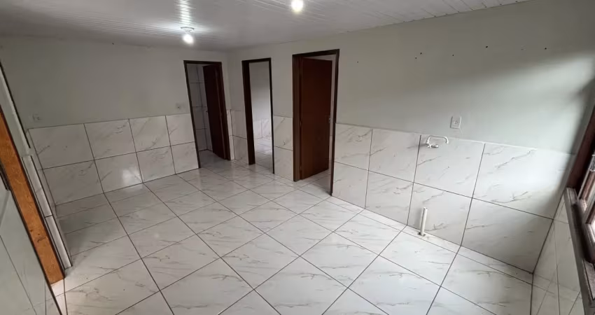 Alugo casa com 2 quartos e garagem coberta - no bairro progresso