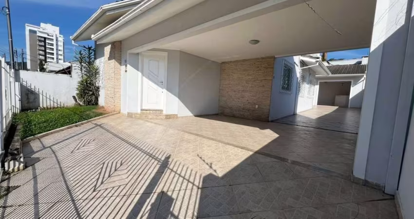 Casa com 3 quartos para alugar na Expedicionário Carlos Costa, 10, Dom Bosco, Itajaí