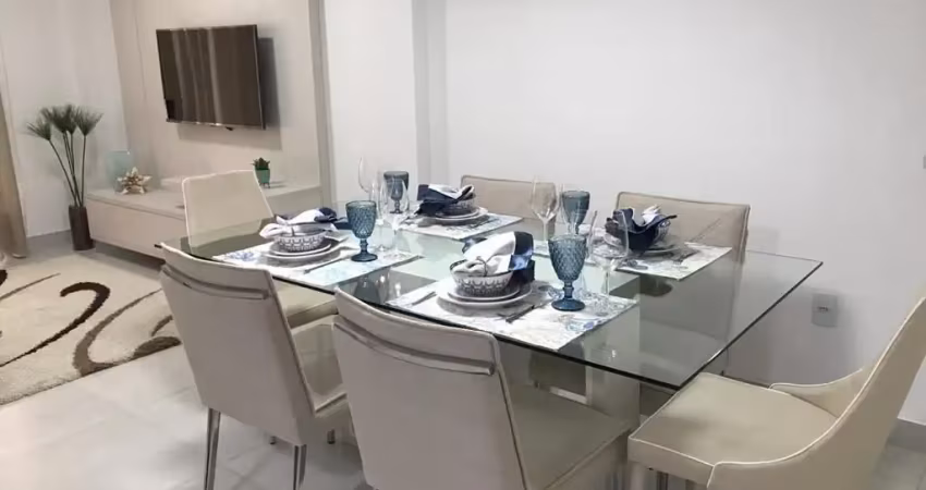 Apartamento completamente decorado com móveis de alto padrão.