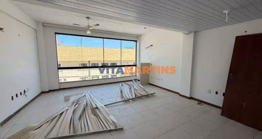 Sala de 20m² para locação por r$1.500,00 + taxas no centro de cabo frio/rj