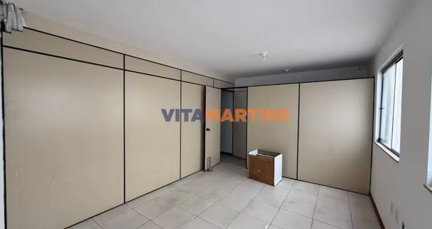 Sala de 40m² para locação por r$1.800,00 + taxas no centro de cabo frio/rj