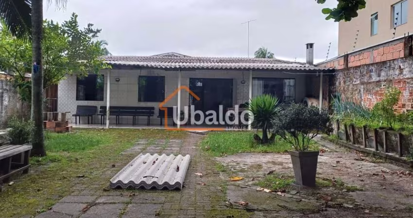 Casa na praia de Paranaguá