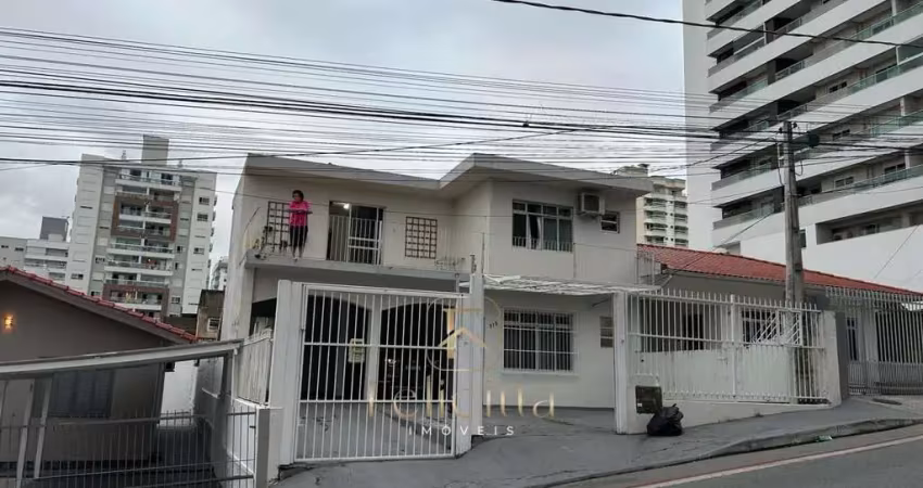 Casa com 3 quartos à venda na Rua Manoel Loureiro, Barreiros, São José