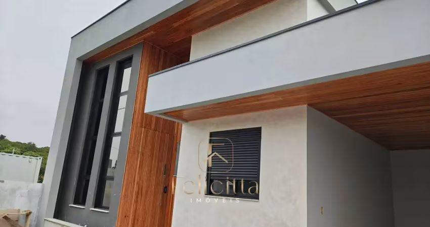 Casa com 03 Dormitórios 01 suíte em Forquilhinhas, São José/SC