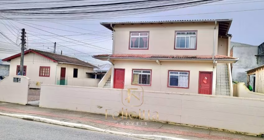 Casa em terreno de esquina no bairro Pacheco em Palhoça/SC!