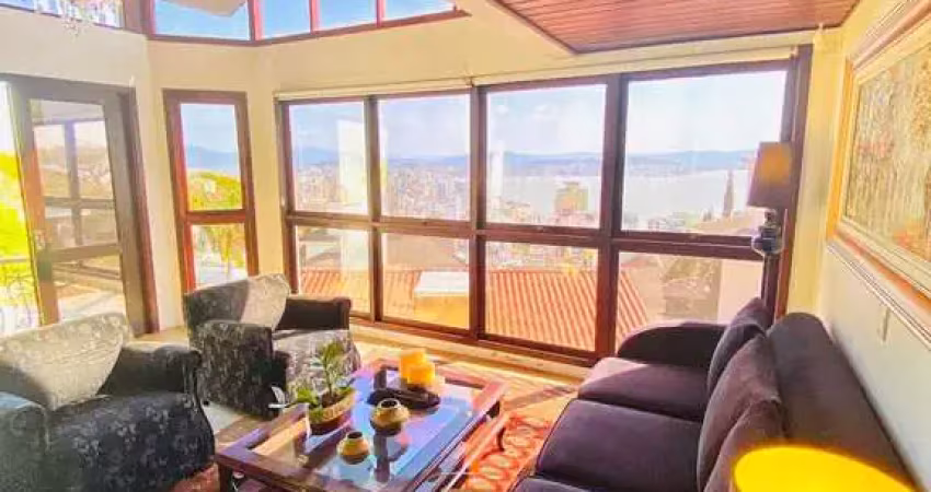 Casa com 04 suítes no Morro da Cruz em Florianópolis/SC!