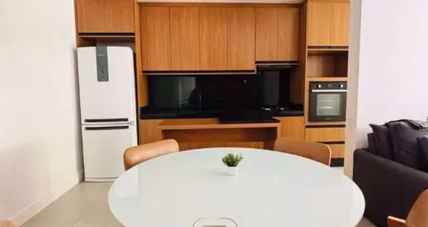 Apartamento de 02 dormitórios, sendo 01 suíte, mobiliado, à venda, estreito em florianópolis-sc