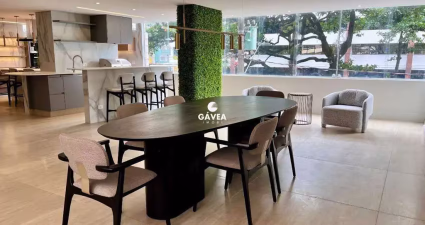 Apartamento de 3 dormitórios no gonzaga, há 50 metros da praia.