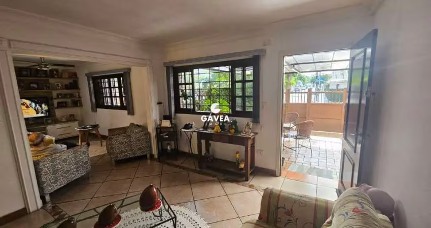 Casa com 5 quartos sendo 4 suítes na ponta da praia em santos.