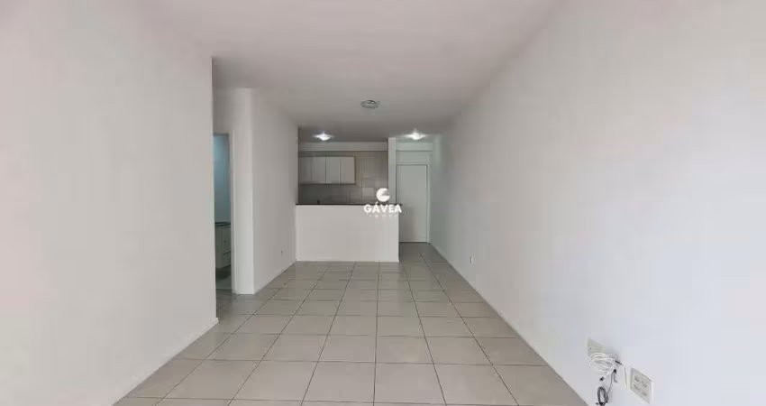 Apartamento com 3 dormitórios na ponta da praia em santos