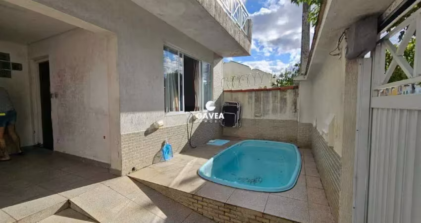 Sobrado com piscina, 4 dorm. sendo 2 suítes no bairro da vila valença em são vicente.