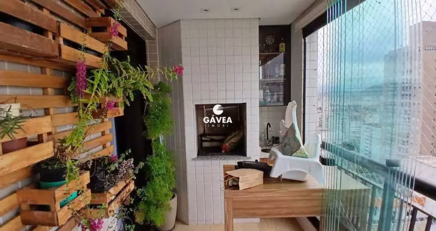 Apartamento quadra da praia, 2 dormitórios, varanda gourmet, 2 vagas de garagem.