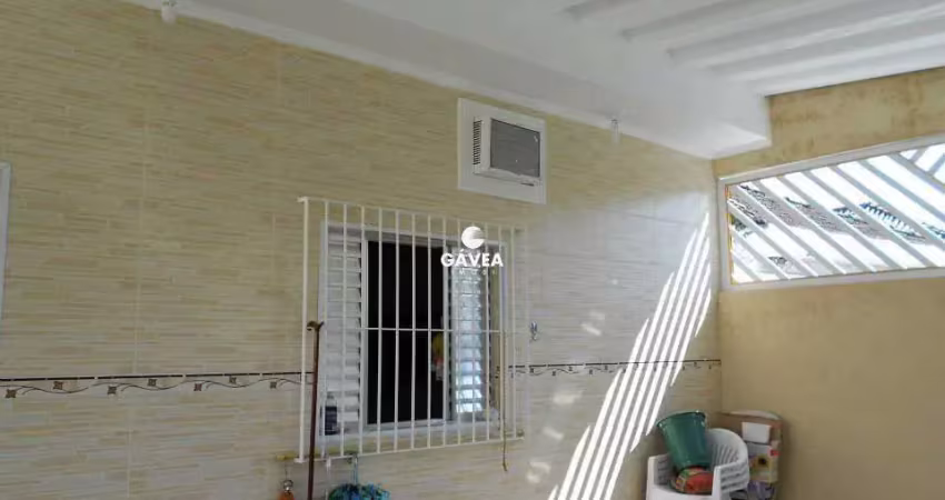 Casa com 03 dormitórios e garagem em bairro: esplanada dos barreiros - são vicente