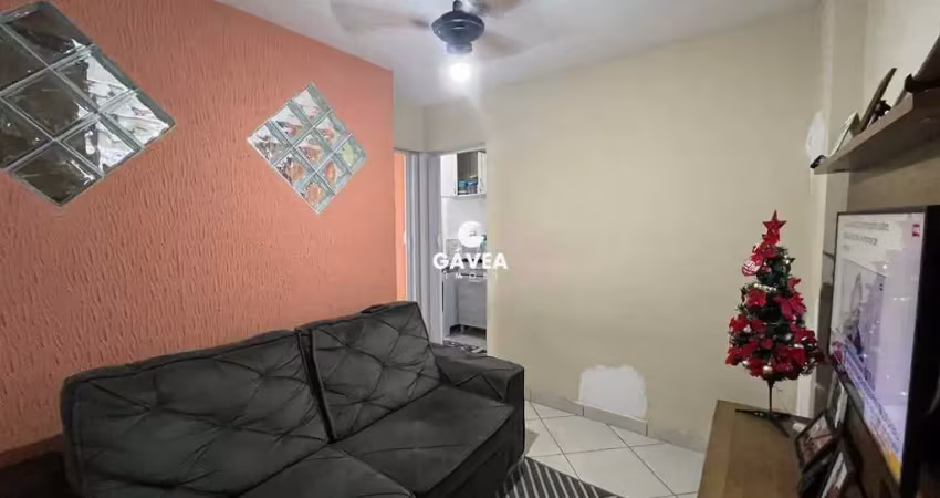 Sala living dividida em quarto e sala próxima a praia