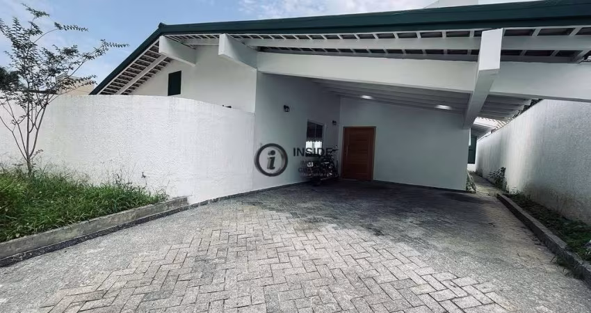 Casa com 4 suítes à 50 metros do mar