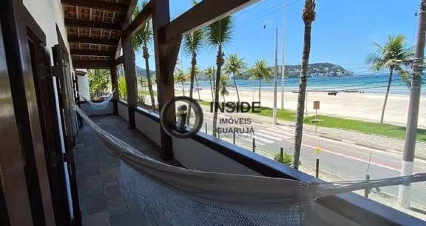 Casa estilo barroco frente mar na praia da enseada