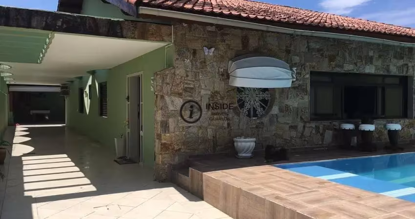 Casa com piscina e 4 quartos na praia da enseada