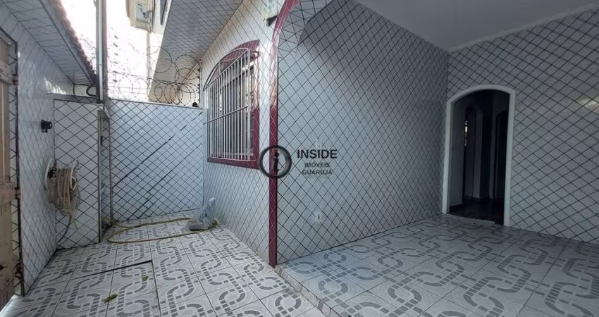 Casa com 3 quartos sendo 1 suíte e 1 vaga