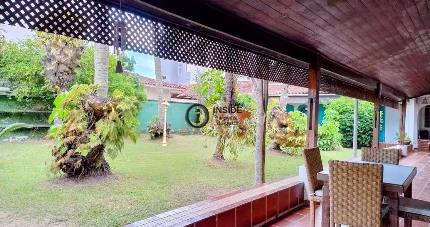 Casa Térrea ampla com 4 quartos próxima à praia
