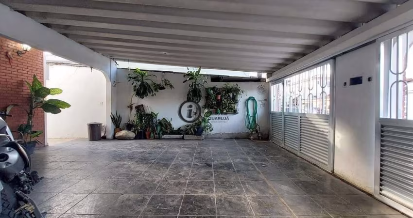 Terreno a venda com 3 casas e piscina privativa