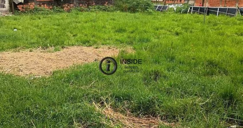 Terreno aterrado e murado na enseada