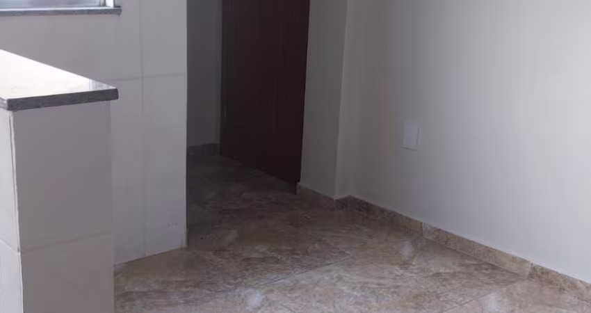 Apartamento com 2 dormitórios para alugar, 50 m² por R$ 650/mês - Bom Jardim- Juiz de Fora/MG