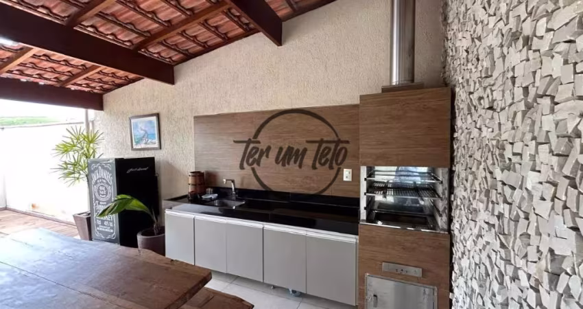 Linda cobertura com 2 vagas, varandão gourmet e vista para o Monte Castelo!