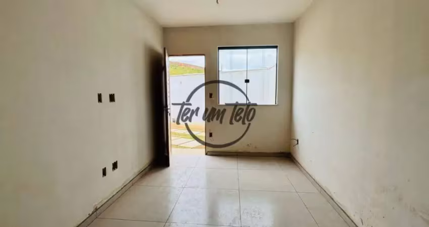 Casa linear com 2 quartos, sala ampla, cozinha espaçosa e 2 vagas de garagem – localização estratégica no bairro bom jardim / juiz de fora!!!