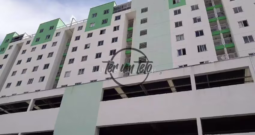 Apartamento com 2 quartos, sala aconchegante, cozinha integrada, vaga de garagem e localização estratégica em juiz de fora!!!