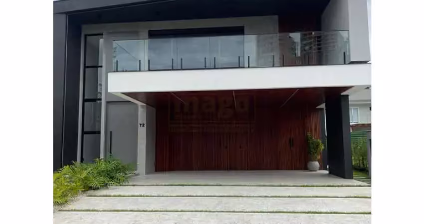 Magnífica casa em condomínio fechado na praia brava