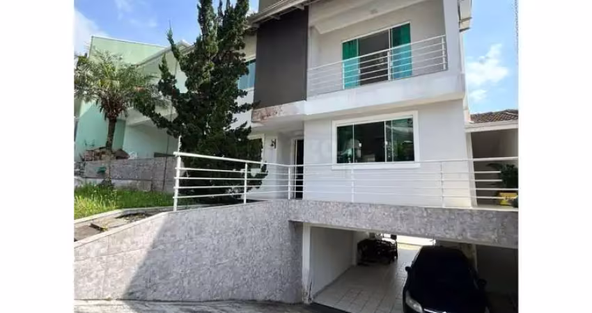 Casa 3 suítes para locação anual no bairro ariribá em balneário camboriú