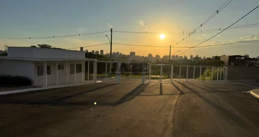 Terreno à venda com 251,31m² no condomínio Terras do Sinhô III, no bairro Morumbi