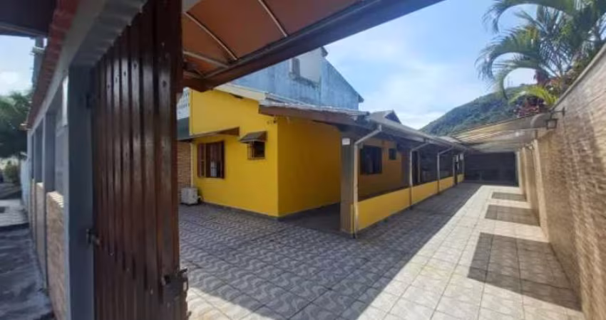 Casa à Venda - Balneário Forest, Caraguatatuba - 160m2  - 2 Quartos