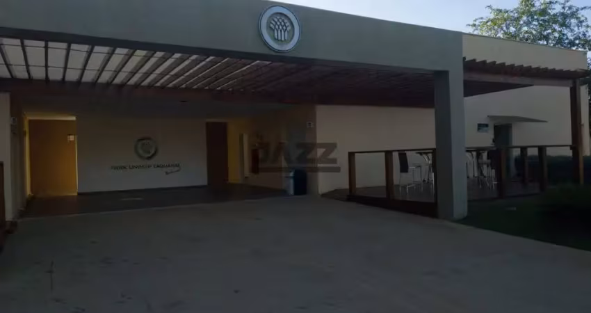 Casa de alto padrão com 160m², 3 quartos, sendo 1 suíte, 3 banheiros e 4 vagas de garagem, no Condomínio Park Unimep Taquaral