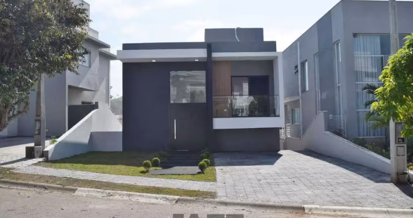 Casa com 3 dormitórios em  condomínio à venda em atibaia