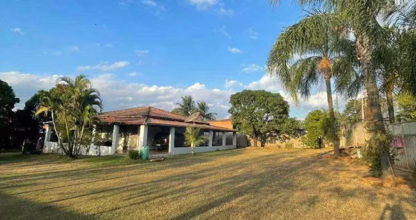 Chácara à venda de 1.545m² com 3 quartos, sendo 1 suíte, e 3 banheiros no chácaras veneza