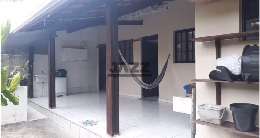 Casa à Venda em Indaia a 600 metros da praia em Caraguatatuba