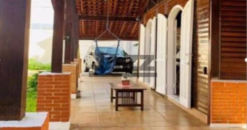 Fantástica casa a 700 m da praia do Indaia em Caraguatatuba