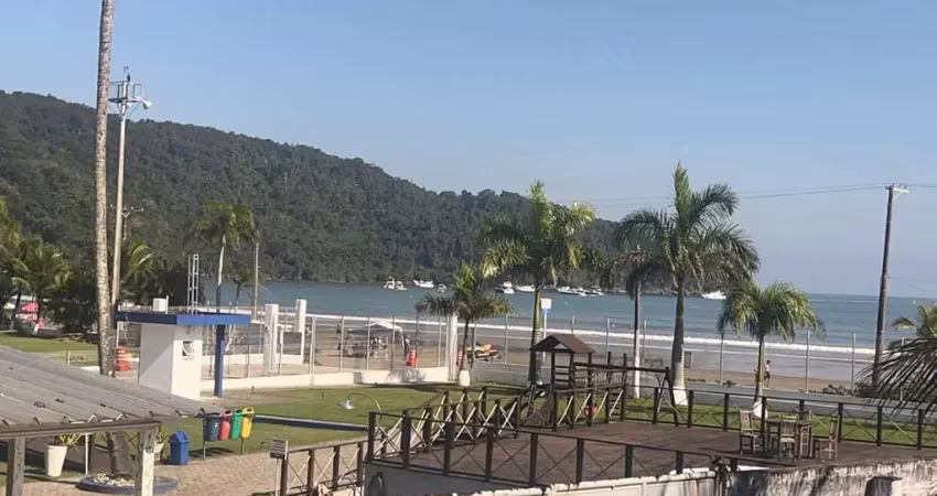 Casa pé na areia localizada ao lado da marina capital