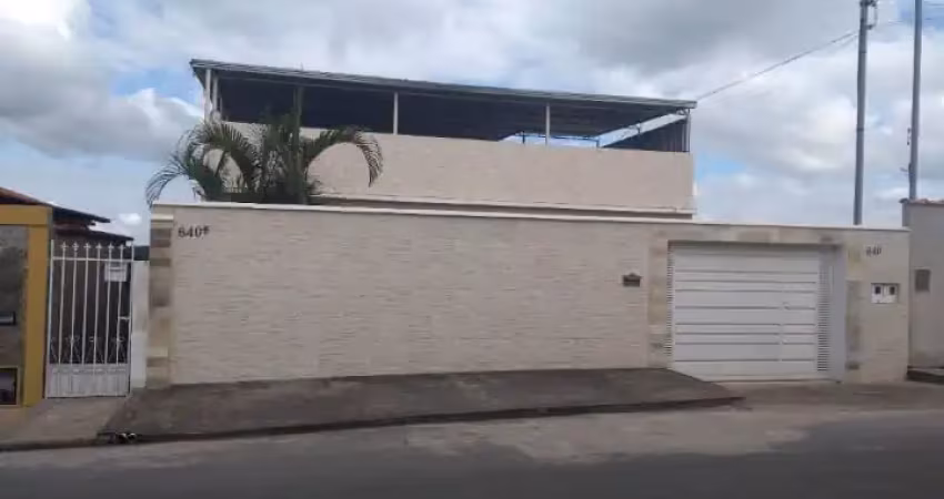 Casa com 3 quartos para alugar na Rua Benedito Alves Vieira, 640, São Dimas, Conselheiro Lafaiete