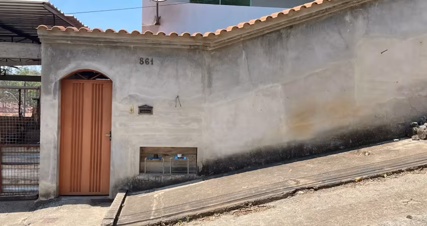 Casa com 3 quartos para alugar na Rua Alfa, 861, Barreira, Conselheiro Lafaiete