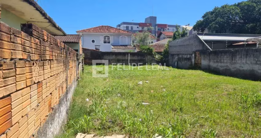 Lote / Terreno em Praia Comprida - São José, SC