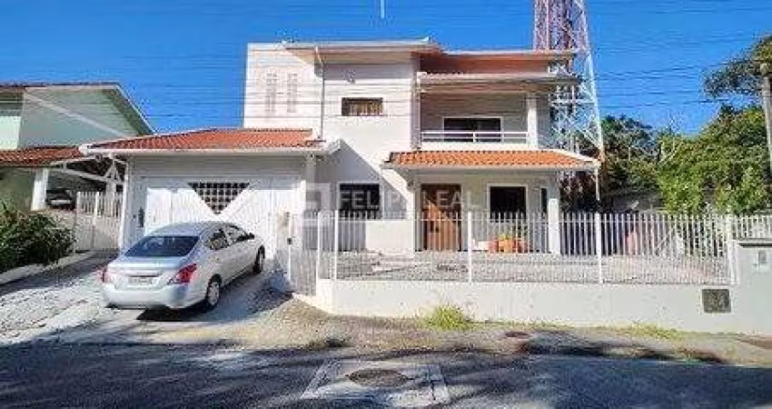 Casa em Centro - São José, SC
