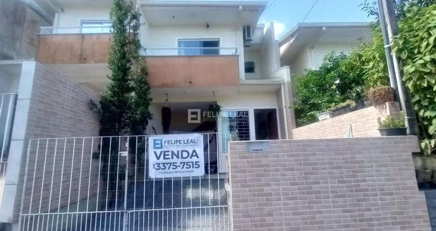Casa Sobrado em Forquilhas  -  São José