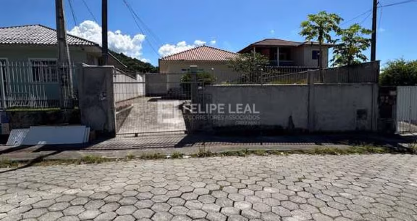 Casa com 2 Dormitórios,  terreno de 360 M² com 92M² de área Construída em Forquilhas por R$ 489.000.