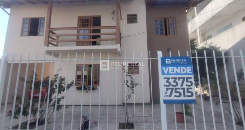 Casa de 04 dormitórios residencial e comercial em Forquilhinhas  -  São José