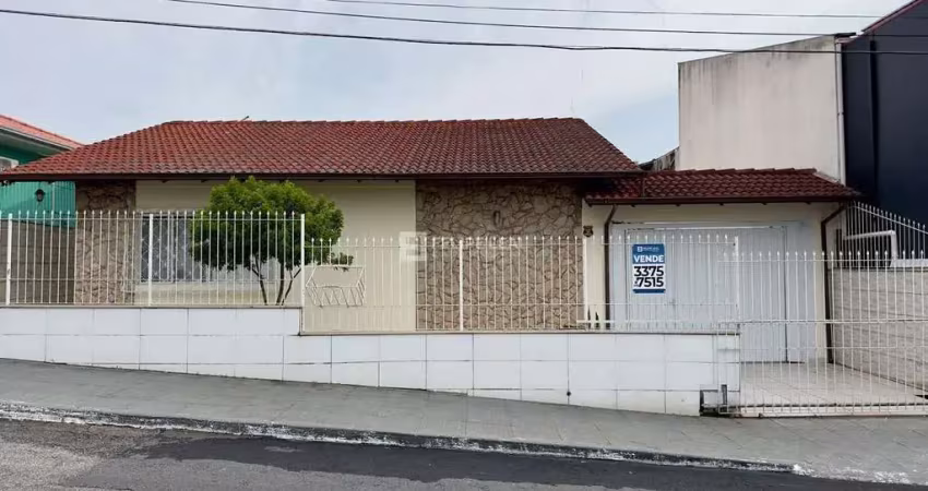 Casa com 3 quartos à venda na Rua Nove de Julho, 646, Ipiranga, São José