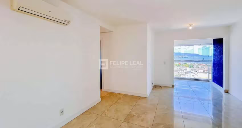 Apartamento em Praia Comprida - São José, SC