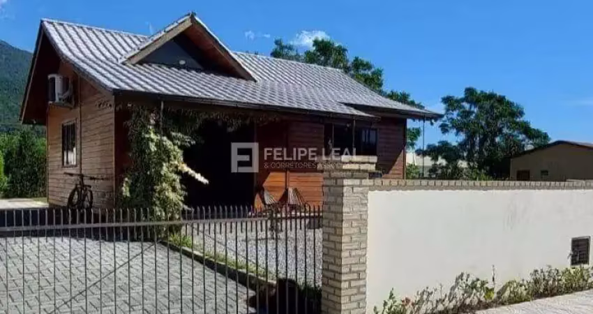 Casa em Praia de Fora  -  Palhoça