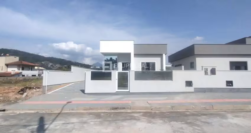 Casa de 03 dormitórios sendo 01 suíte, quintal  em alto aririú  -  palhoça
